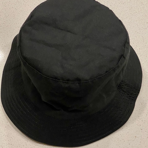 Stylish Reversible Tan/Black Bucket Hat, excellent condition. - Picture 3 of 6